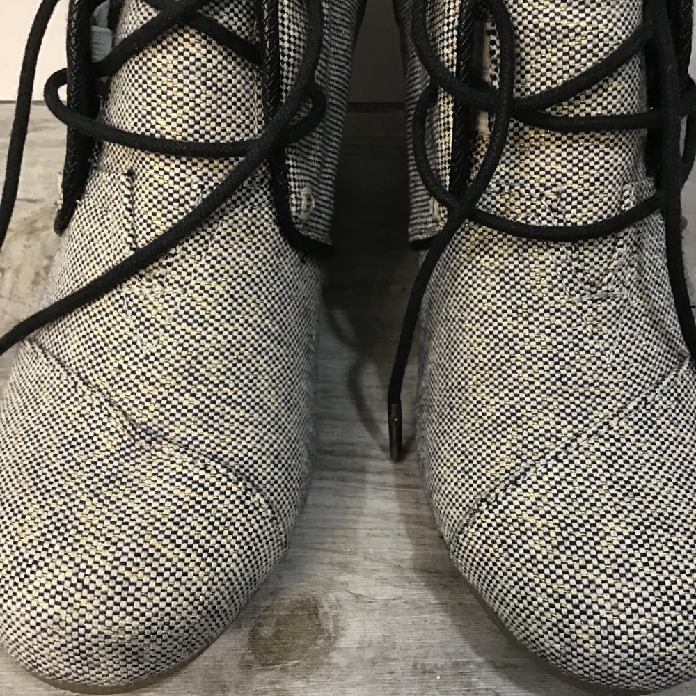Tom Wedges - Picture 2 of 4